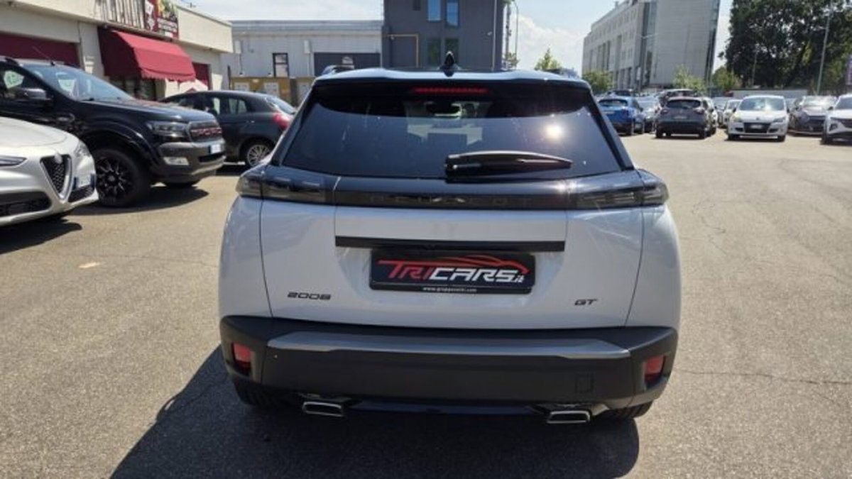 Peugeot 2008 PureTech 130 S&S EAT8 GT Pack (4)