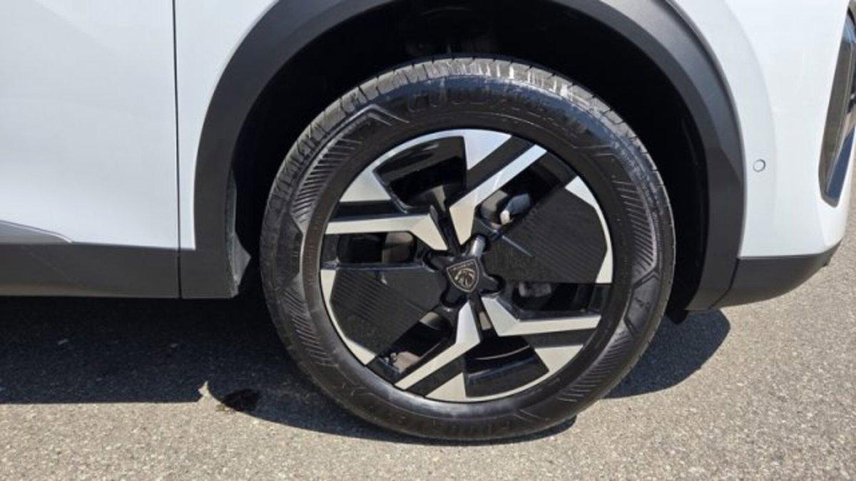 Peugeot 2008 PureTech 130 S&S EAT8 GT Pack (6)