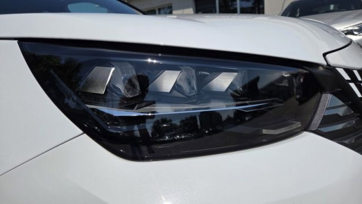 Peugeot 2008 PureTech 130 S&S EAT8 GT Pack (7)