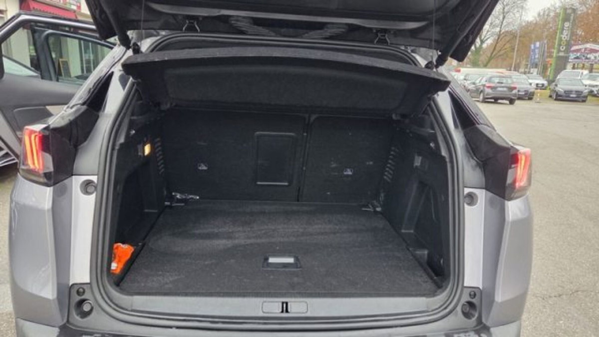Peugeot 3008 BlueHDi 130 S&S EAT8 GT Pack (14)