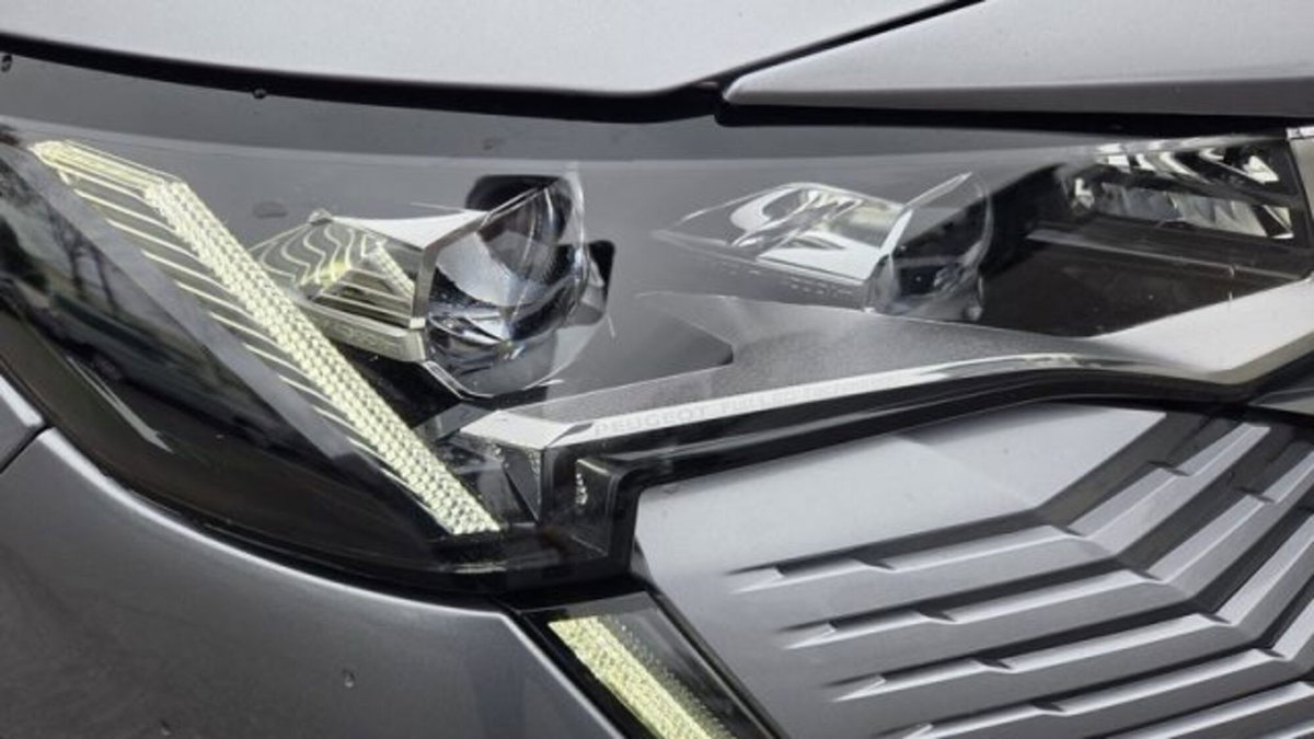 Peugeot 3008 BlueHDi 130 S&S EAT8 GT Pack (7)