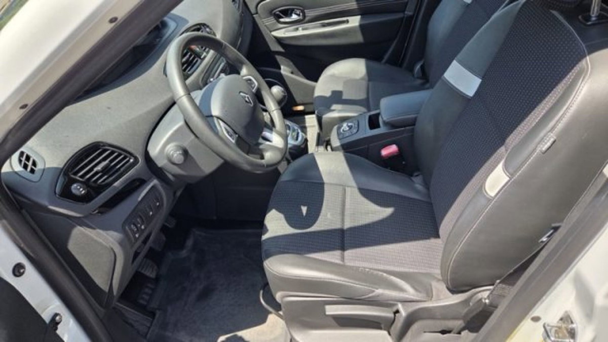 Renault Scenic E-Tech Electric 1.6 dCi 130CV Luxe (11)