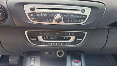 Renault Scenic E-Tech Electric 1.6 dCi 130CV Luxe (16)