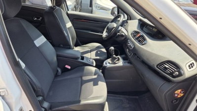 Renault Scenic E-Tech Electric 1.6 dCi 130CV Luxe (7)