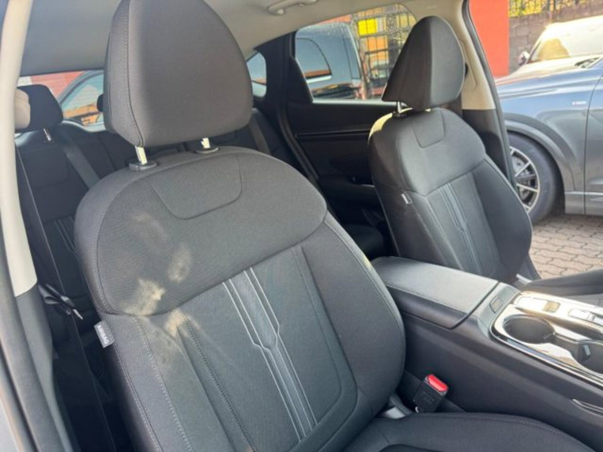 Hyundai Tucson 1.6 hev Xline 4wd auto (14)