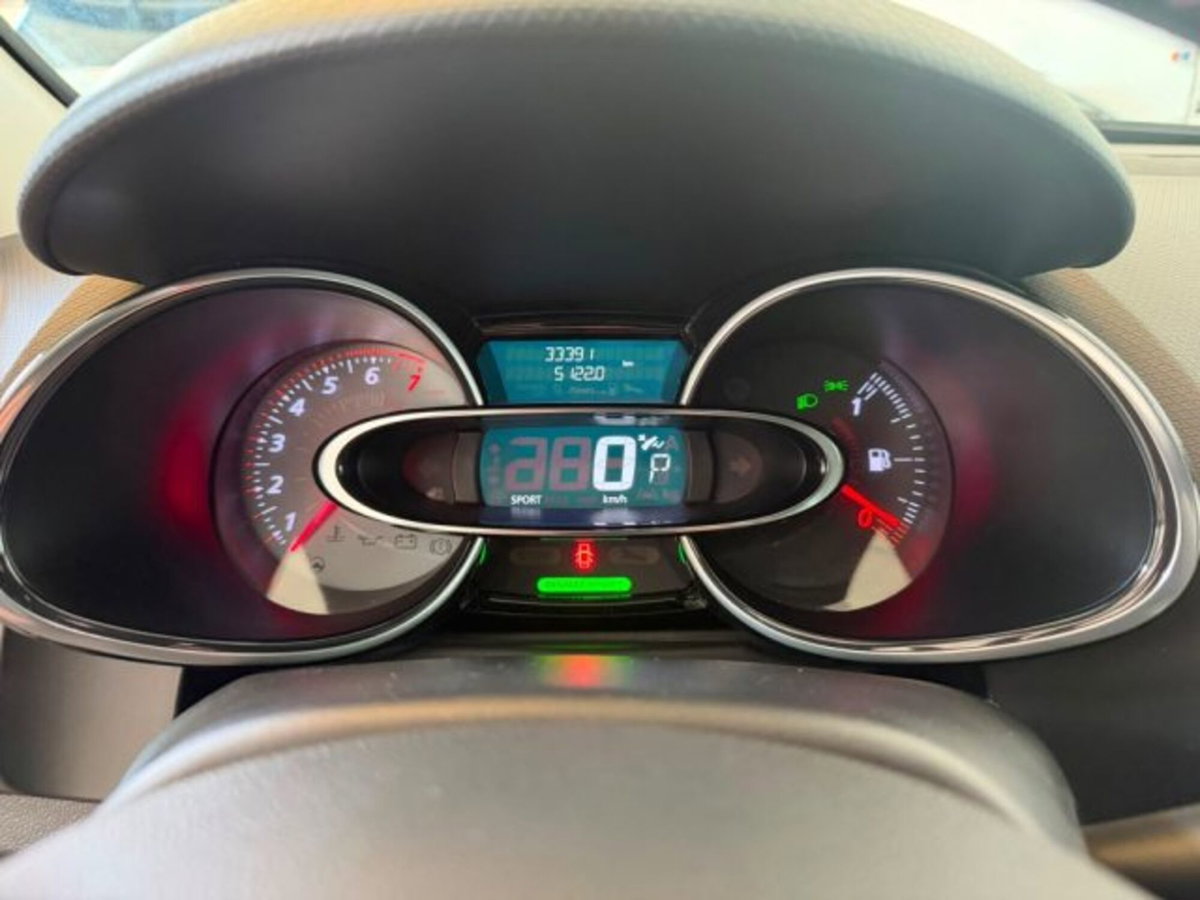 Renault Clio TCe 220CV EDC 5 porte Energy R.S. Trophy (11)