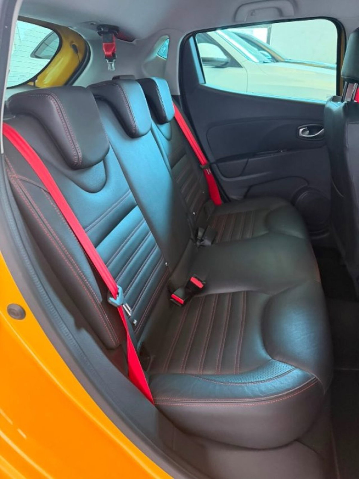 Renault Clio TCe 220CV EDC 5 porte Energy R.S. Trophy (15)