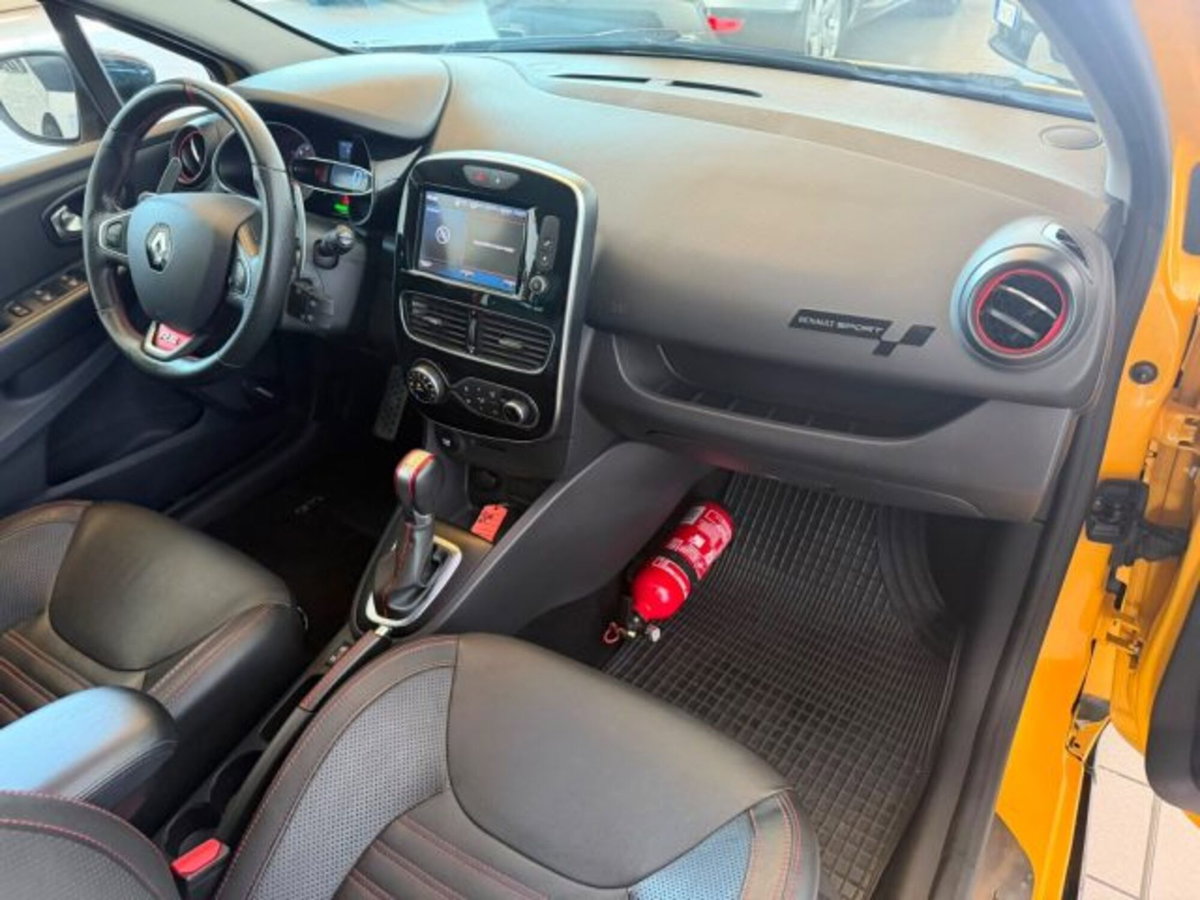 Renault Clio TCe 220CV EDC 5 porte Energy R.S. Trophy (8)