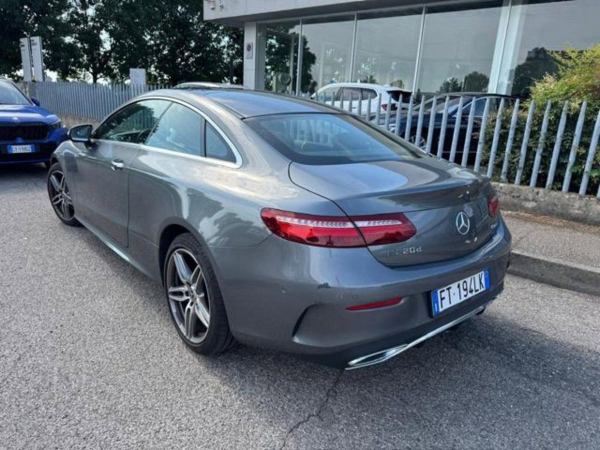 Mercedes-Benz Classe E Coupé 220 d 4Matic Premium Plus (4)