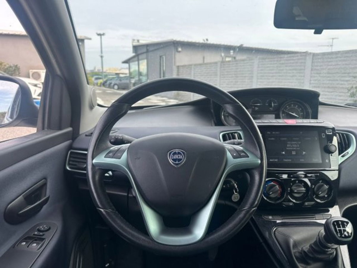 Lancia Ypsilon 1.0 FireFly 5 porte S&S Hybrid Ecochic Gold (10)