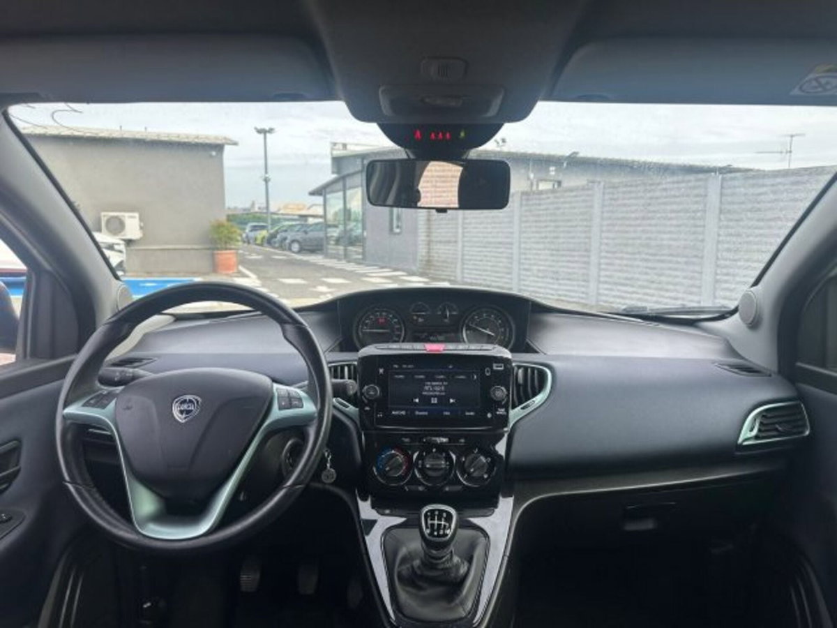Lancia Ypsilon 1.0 FireFly 5 porte S&S Hybrid Ecochic Gold (7)