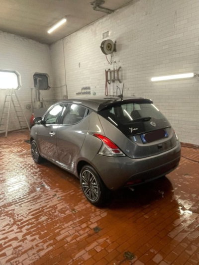 Lancia Ypsilon 1.0 FireFly 5 porte S&S Hybrid Ecochic Gold (17)