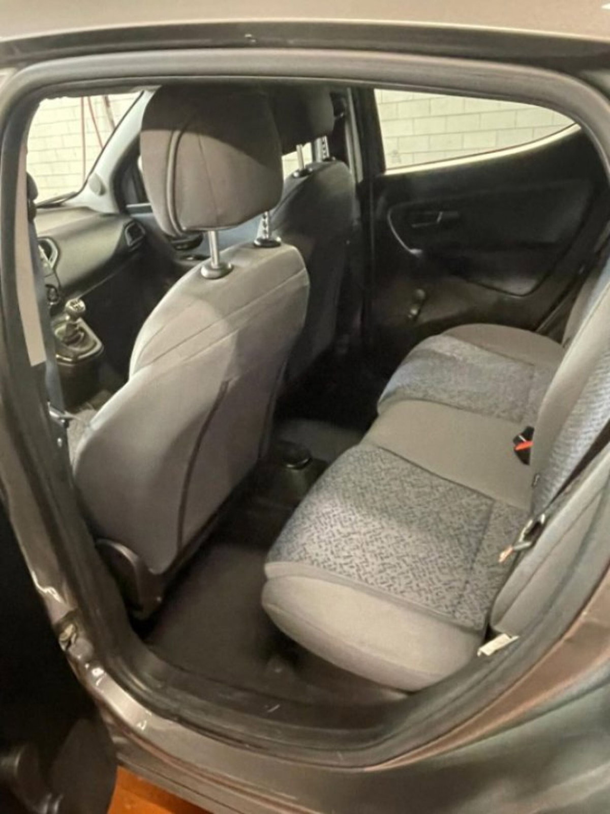 Lancia Ypsilon 1.0 FireFly 5 porte S&S Hybrid Ecochic Gold (3)