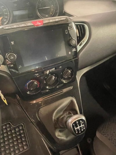 Lancia Ypsilon 1.0 FireFly 5 porte S&S Hybrid Ecochic Gold (4)