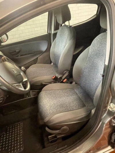 Lancia Ypsilon 1.0 FireFly 5 porte S&S Hybrid Ecochic Gold (8)