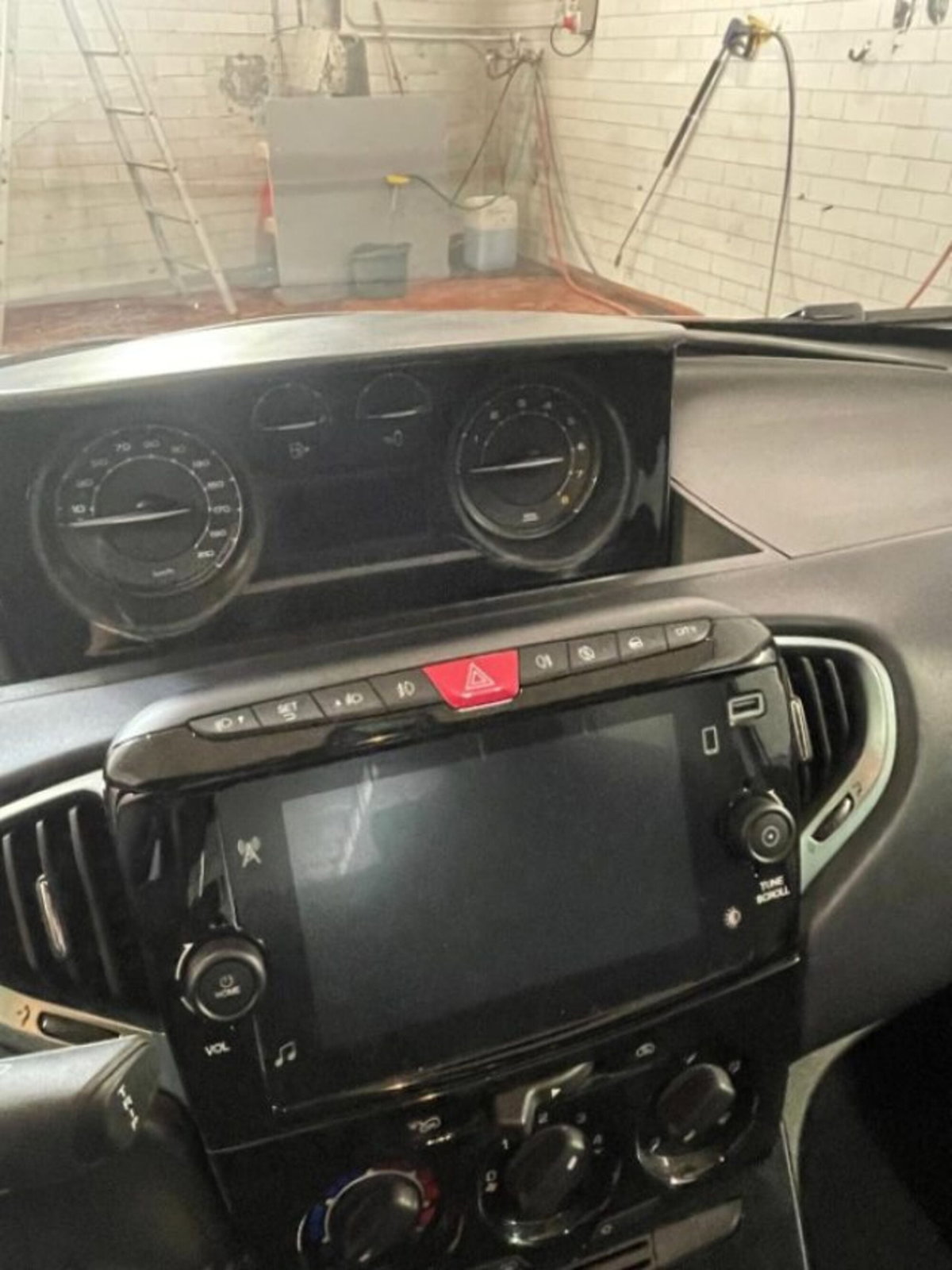 Lancia Ypsilon 1.0 FireFly 5 porte S&S Hybrid Ecochic Gold (9)