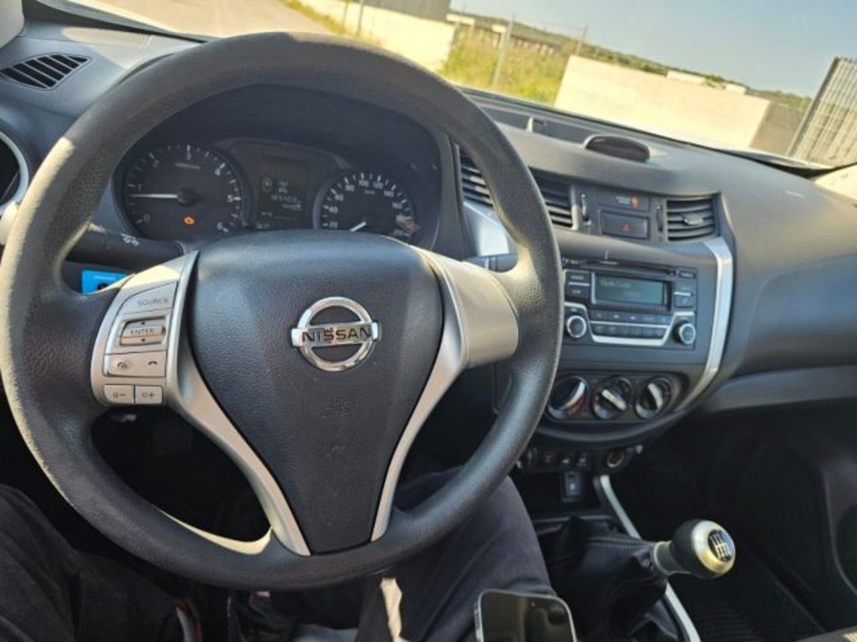 Nissan Navara 2.3 dCi 4WD King Cab Visia (15)