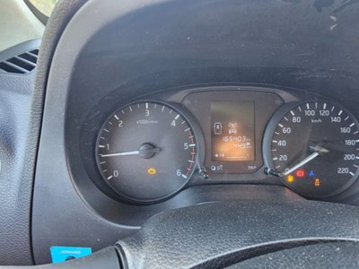 Nissan Navara 2.3 dCi 4WD King Cab Visia (17)