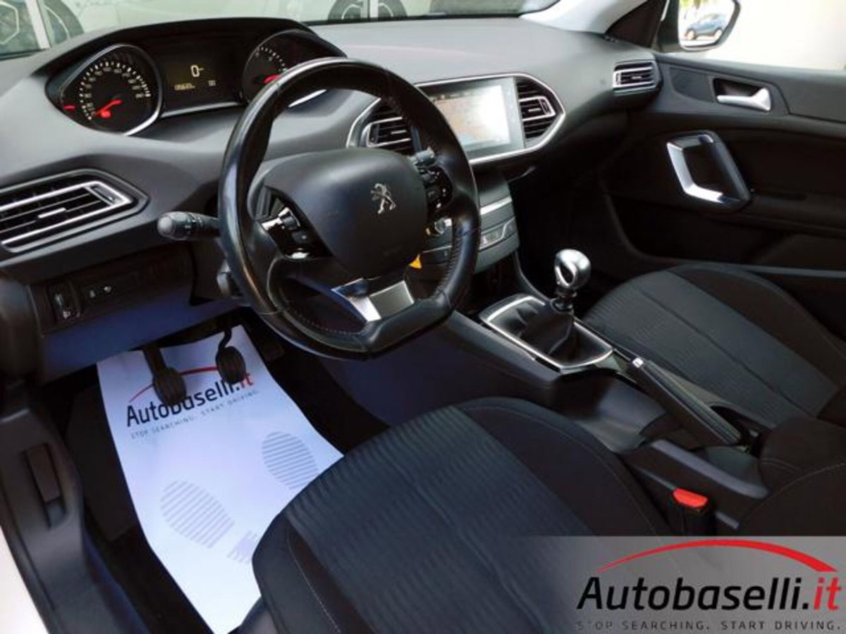 Peugeot 308 SW 1.6 e-HDi 115 CV Stop&Start Allure (2)