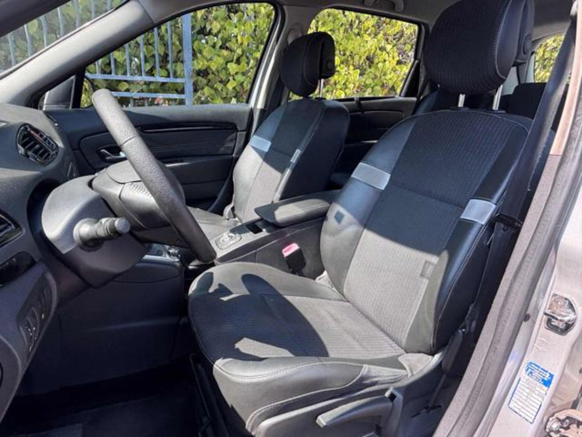 Renault Scenic E-Tech Electric 1.5 dCi 110CV Luxe (14)