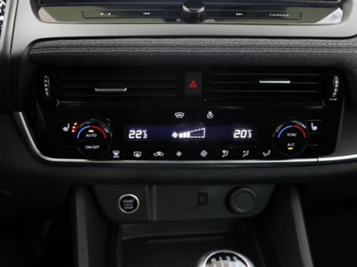Nissan Qashqai 1.3 DIG-T 140 CV Acenta Premium (18)