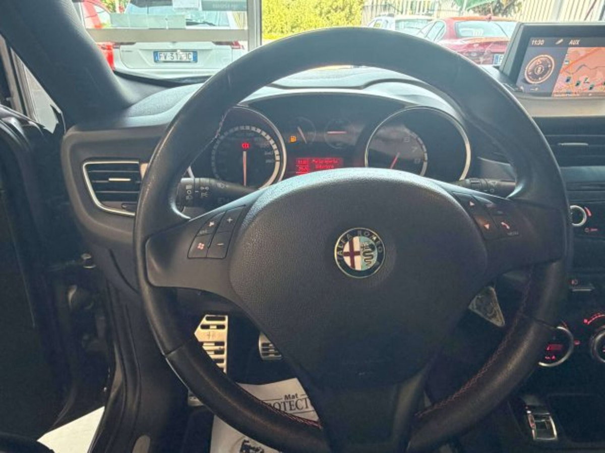 Alfa Romeo Giulietta 1750 tbi Quadrifoglio Verde 235cv (11)