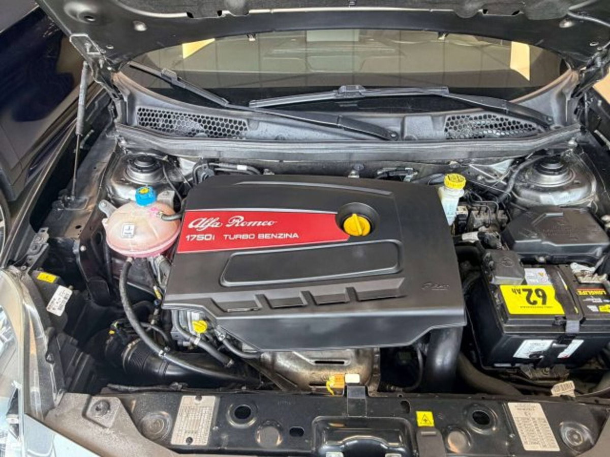 Alfa Romeo Giulietta 1750 tbi Quadrifoglio Verde 235cv (9)