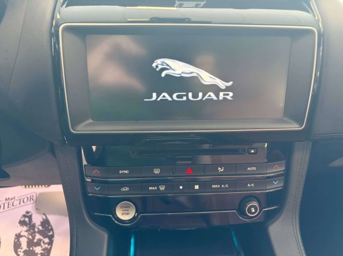 Jaguar F-Pace 2.0 D 180 CV AWD Prestige (11)