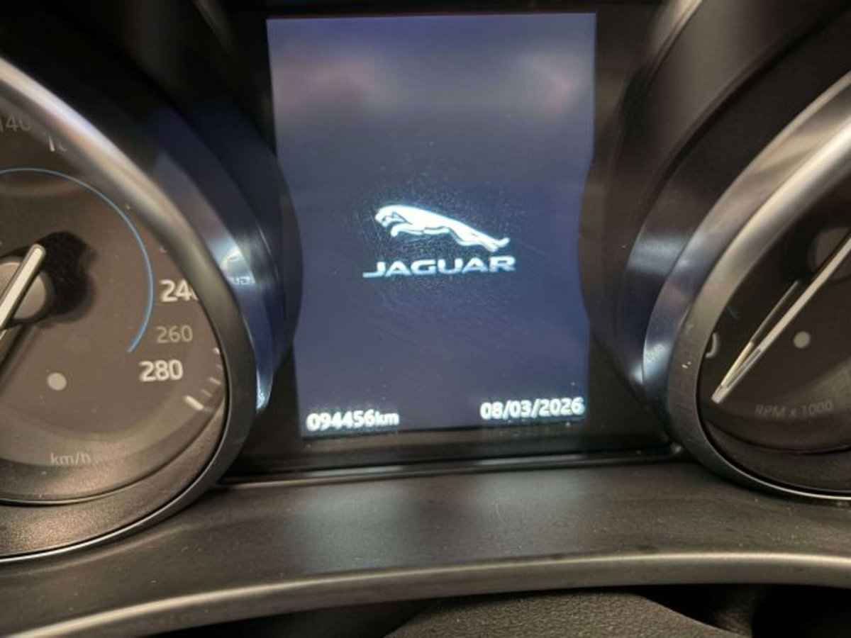 Jaguar F-Pace 2.0 D 180 CV AWD Prestige (12)