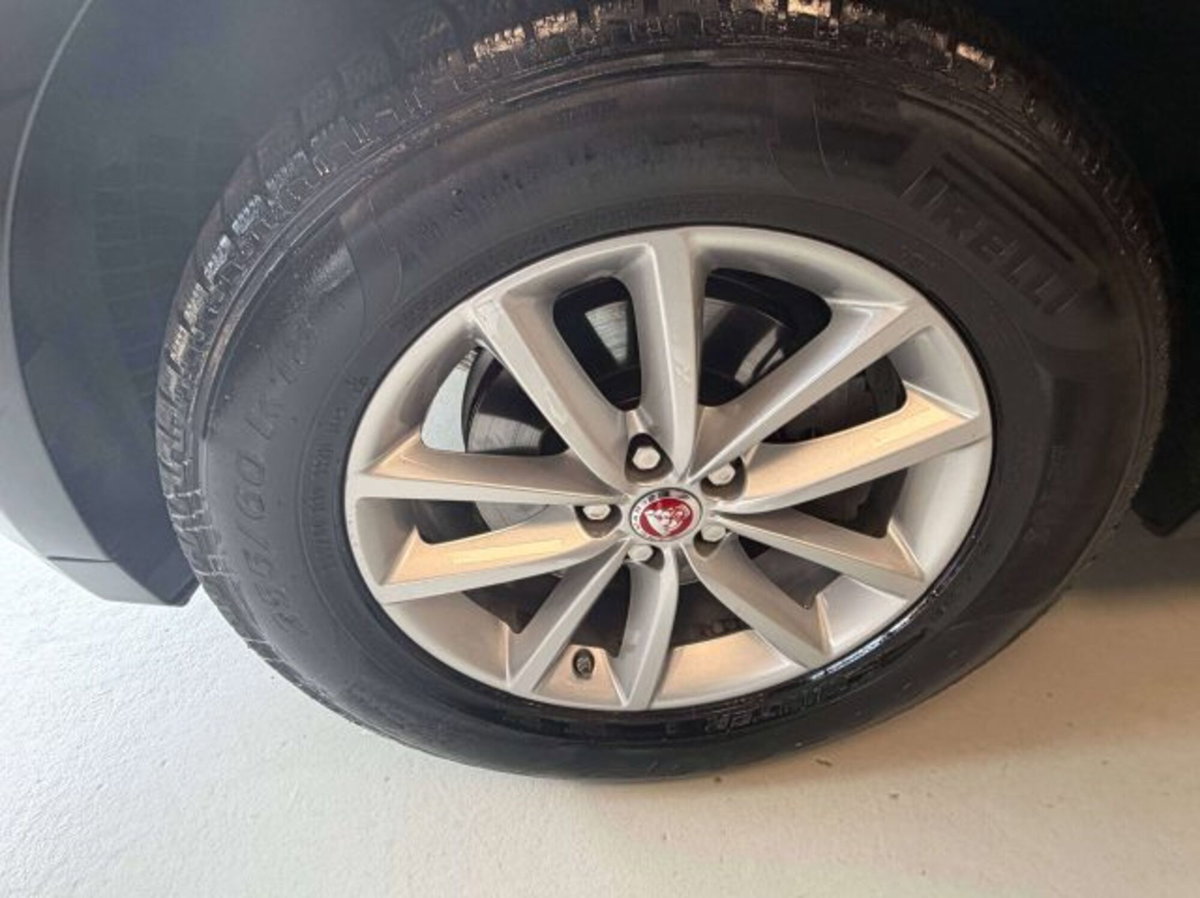 Jaguar F-Pace 2.0 D 180 CV AWD Prestige (13)