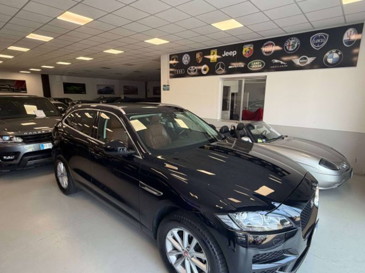 Jaguar F-Pace 2.0 D 180 CV AWD Prestige (4)