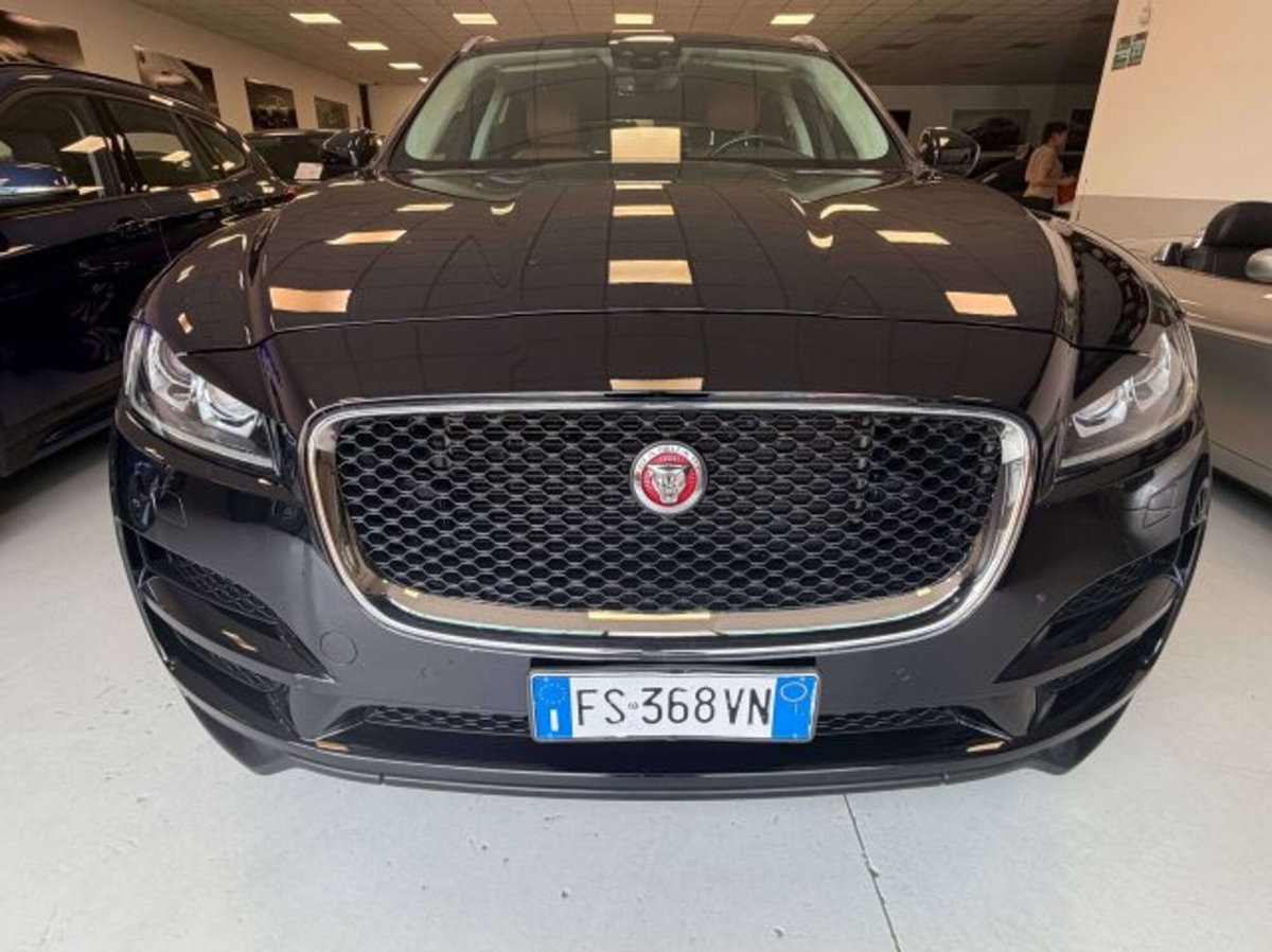 Jaguar F-Pace 2.0 D 180 CV AWD Prestige (5)