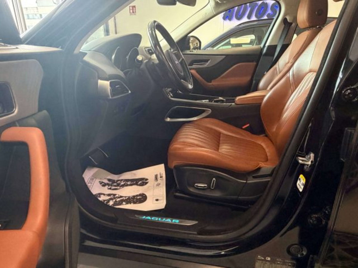 Jaguar F-Pace 2.0 D 180 CV AWD Prestige (7)