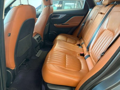 Jaguar F-Pace 2.0 D 180 CV AWD Prestige (8)