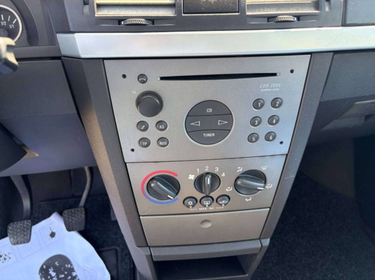 Opel Meriva 1.8 16V Cosmo (10)