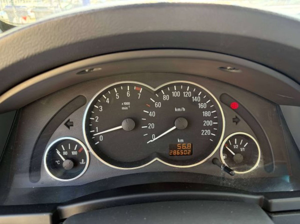 Opel Meriva 1.8 16V Cosmo (11)