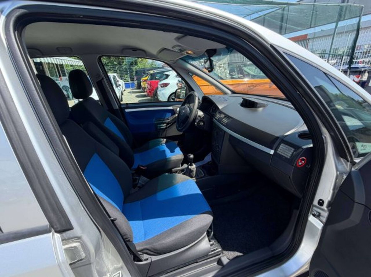 Opel Meriva 1.8 16V Cosmo (2)