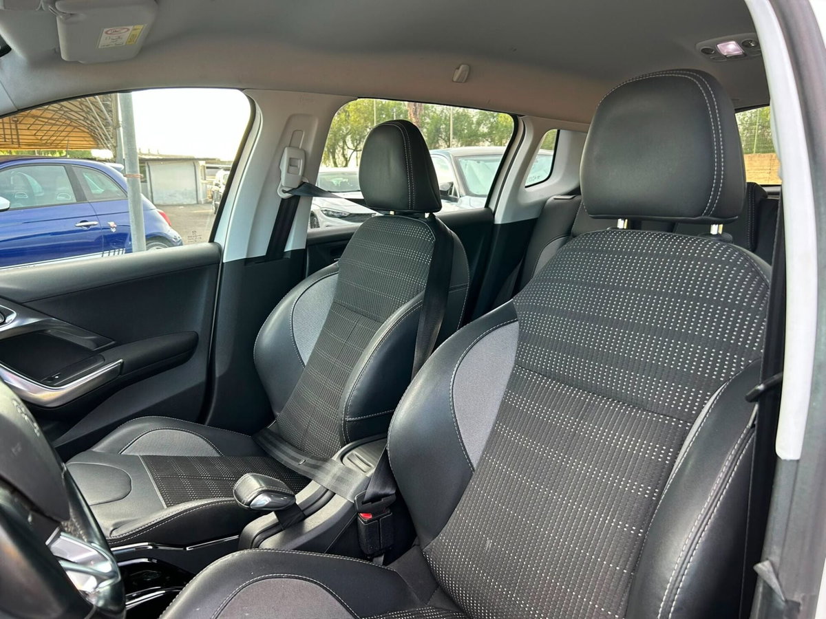 Peugeot 2008 100 Black Matt (11)
