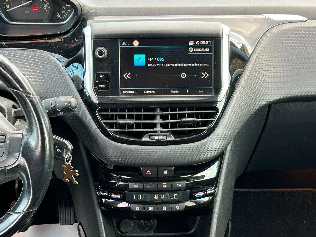 Peugeot 2008 100 Black Matt (14)
