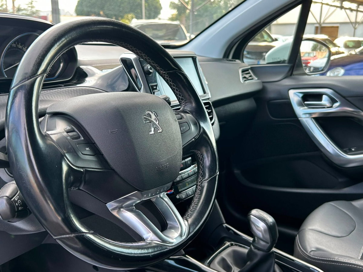 Peugeot 2008 100 Black Matt (16)