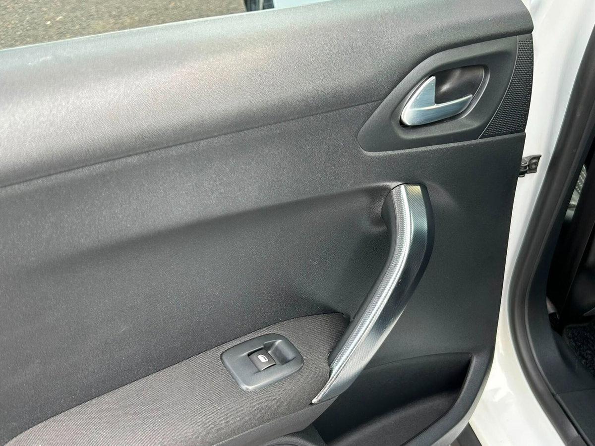 Peugeot 2008 100 Black Matt (20)
