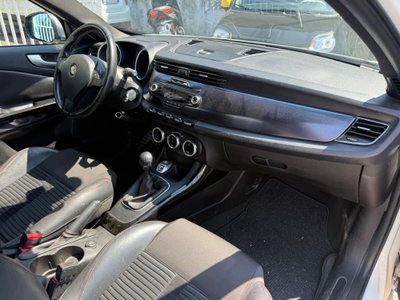 Alfa Romeo Giulietta 1.6 JTDm-2 Exclusive (17)