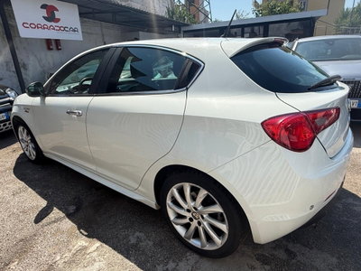 Alfa Romeo Giulietta 1.6 JTDm-2 Exclusive (6)