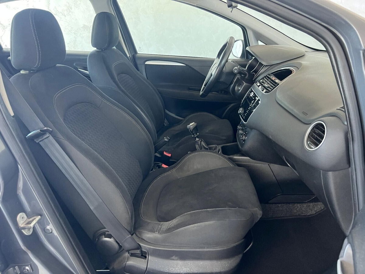 Fiat Punto 1.2 8V 3 porte Lounge (17)