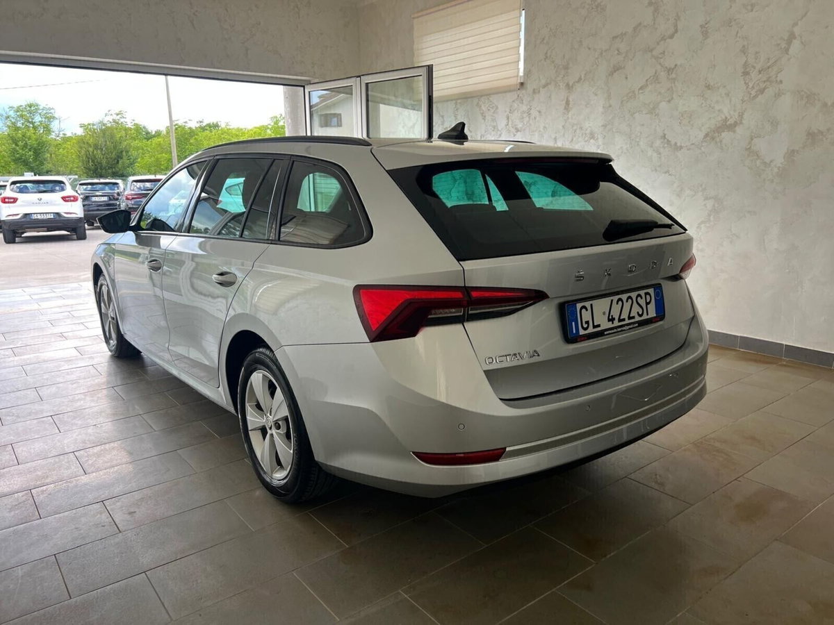 Skoda Octavia Station Wagon 2.0 TDI EVO SCR 150 CV DSG 4x4 Wagon Executive (4)