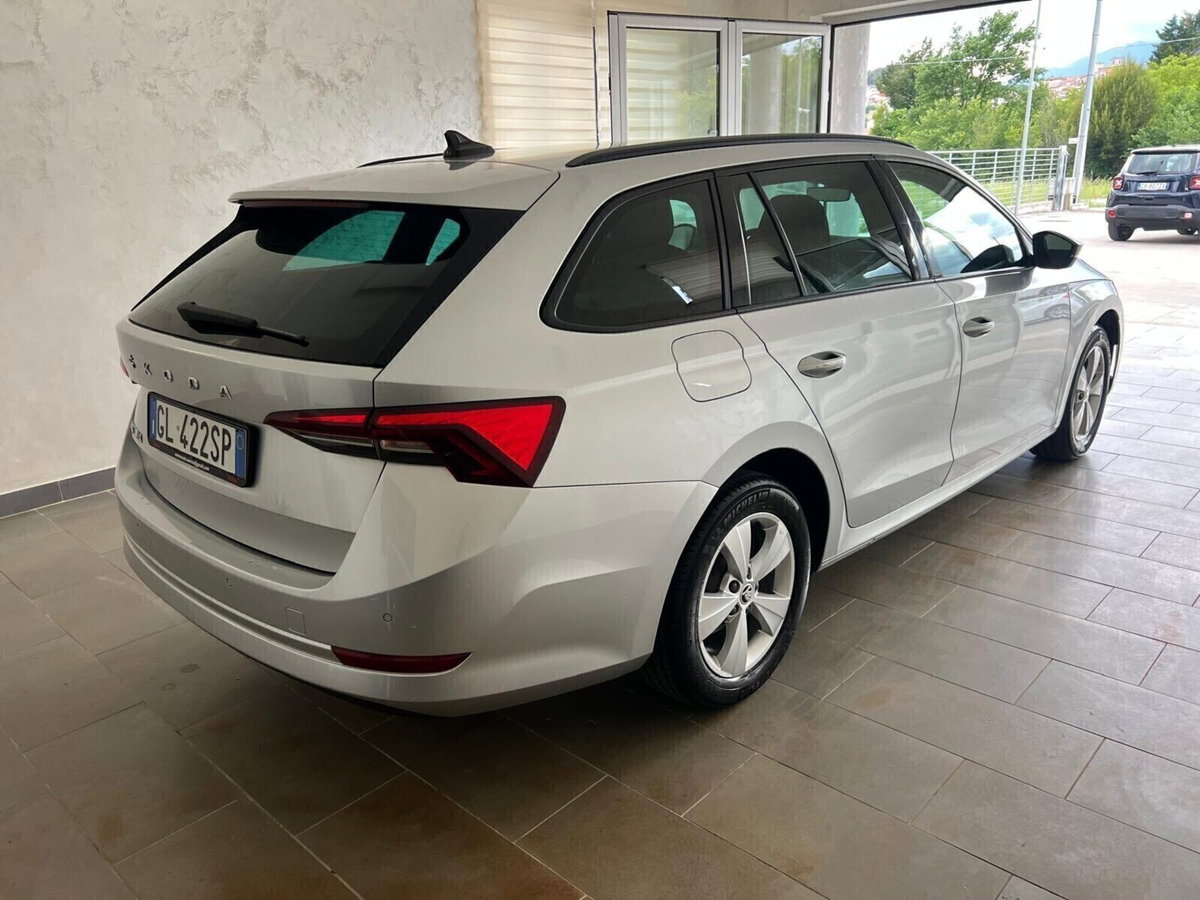 Skoda Octavia Station Wagon 2.0 TDI EVO SCR 150 CV DSG 4x4 Wagon Executive (6)
