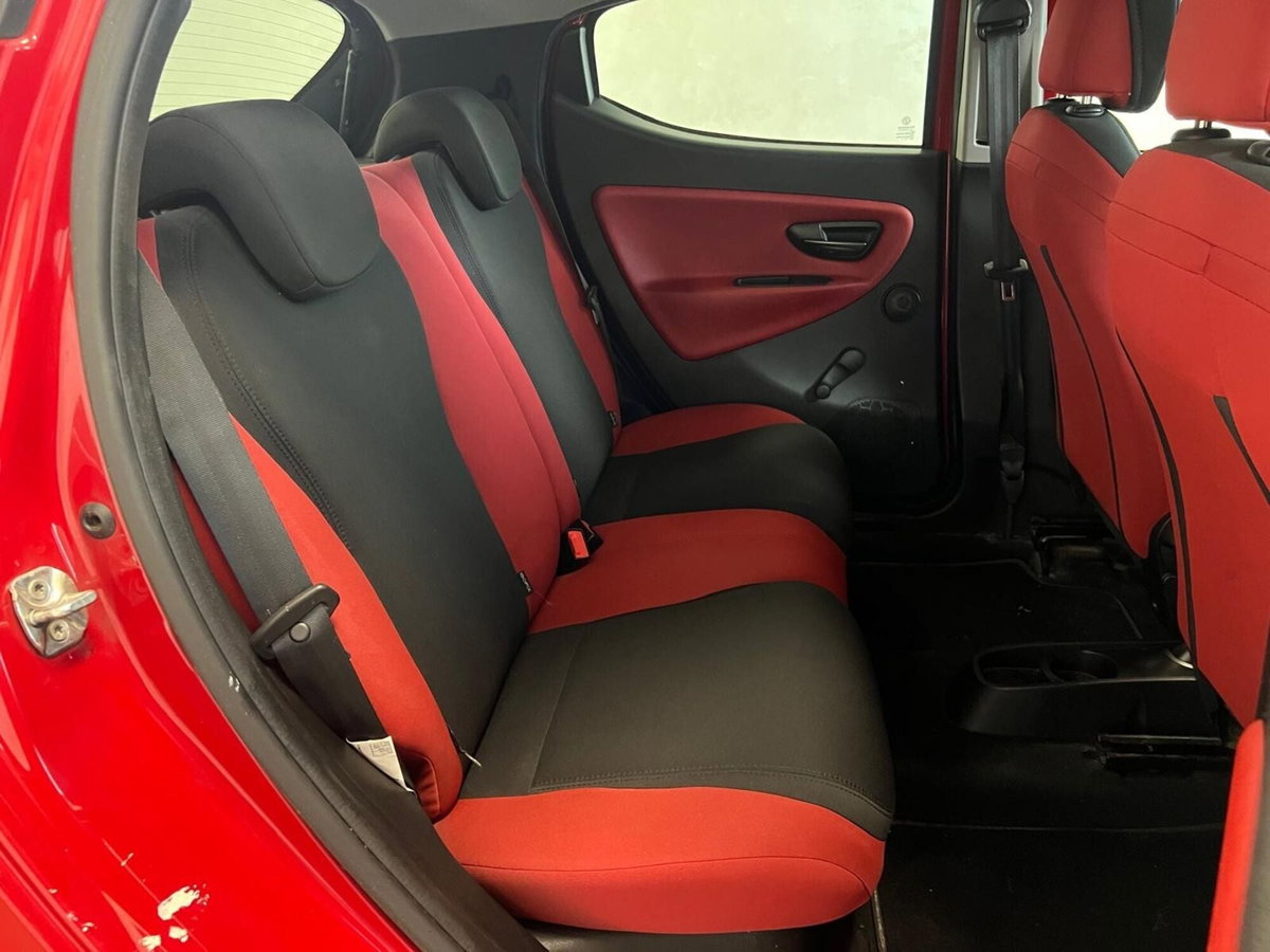 Lancia Ypsilon 1.2 69 CV 5 porte Platinum (16)