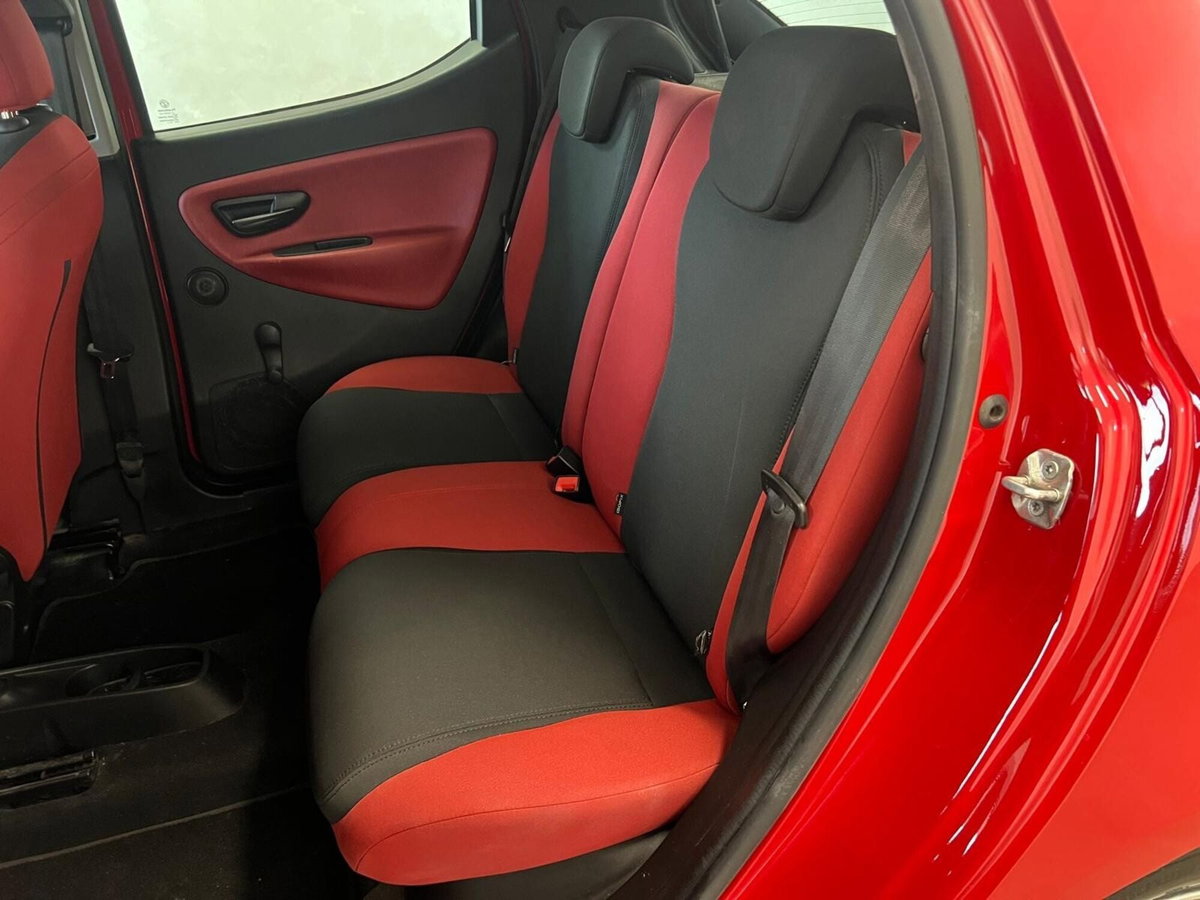 Lancia Ypsilon 1.2 69 CV 5 porte Platinum (17)