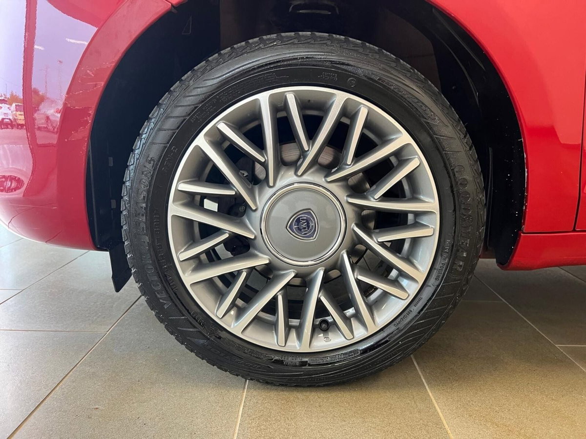 Lancia Ypsilon 1.2 69 CV 5 porte Platinum (19)