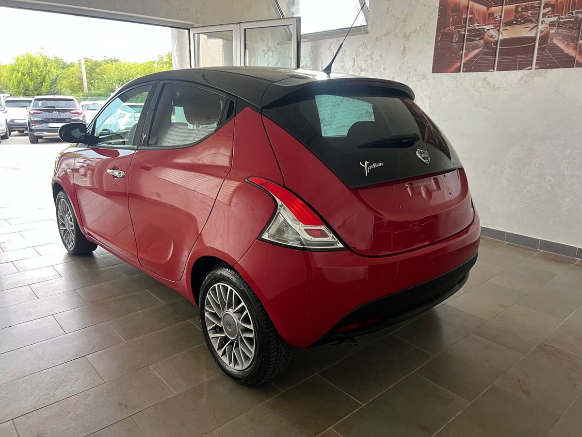 Lancia Ypsilon 1.2 69 CV 5 porte Platinum (4)